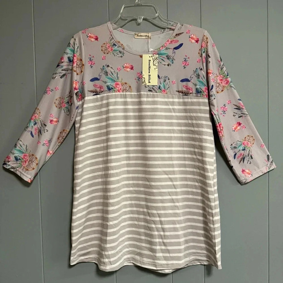 NWT SOUTHERN STITCH Gray Tunic Dreamcatcher Top / Sleeves Stripe Body Size Small - Picture 2 of 6